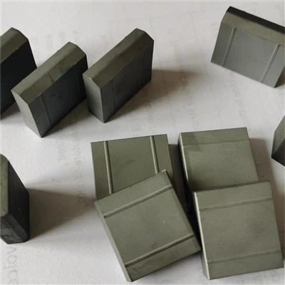 Plaquettes en carbure pour lames de coupe de chasse-neige